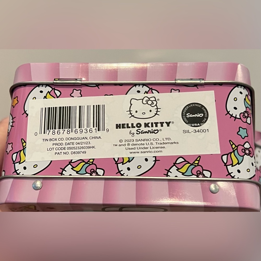 Absolutely Adorable Hello Kitty Metal Tin/Purse- NWT - Picture 4 of 4